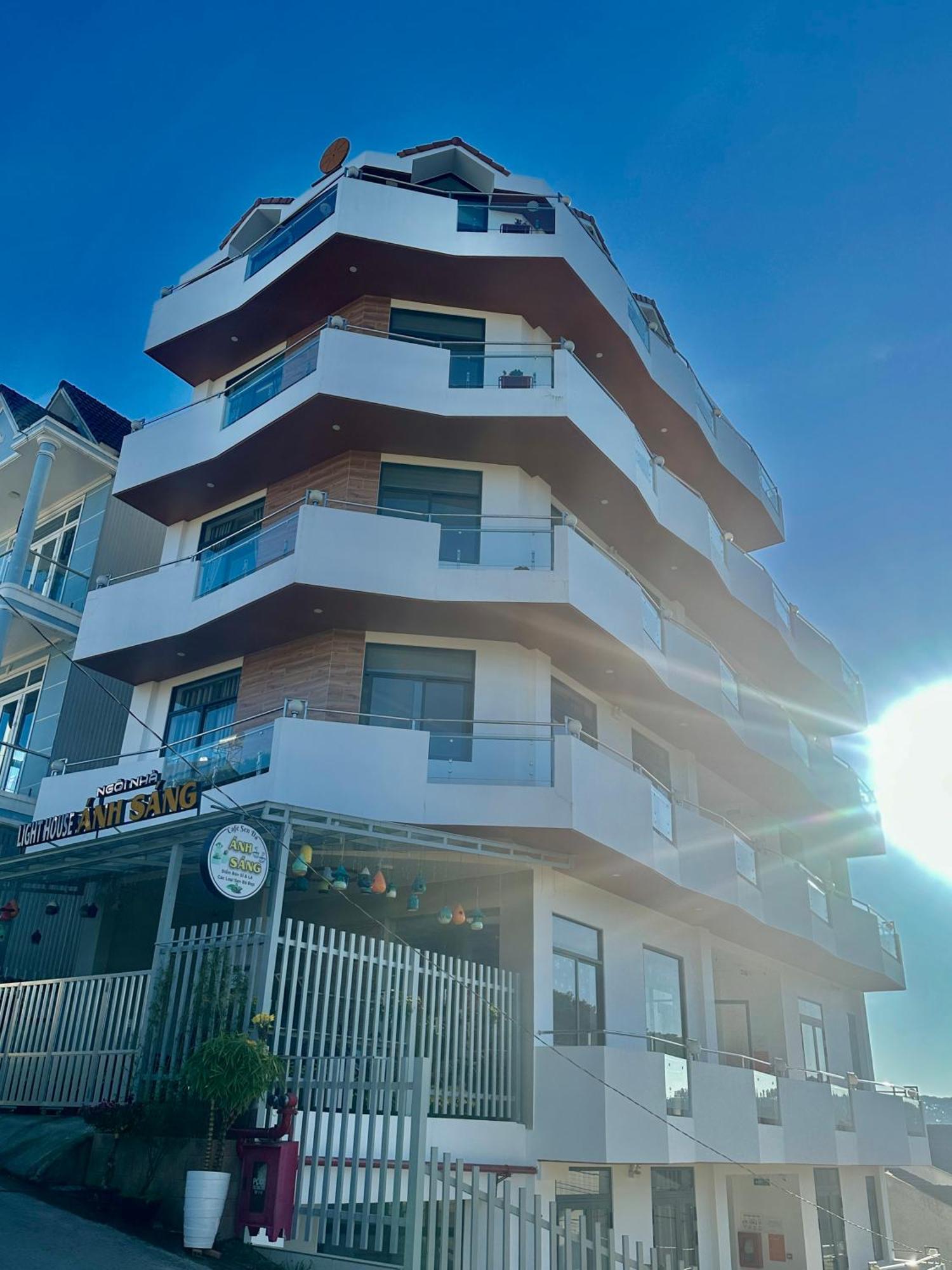 Hotel Khach San Anh Sang - Light House à Đà Lạt Extérieur photo