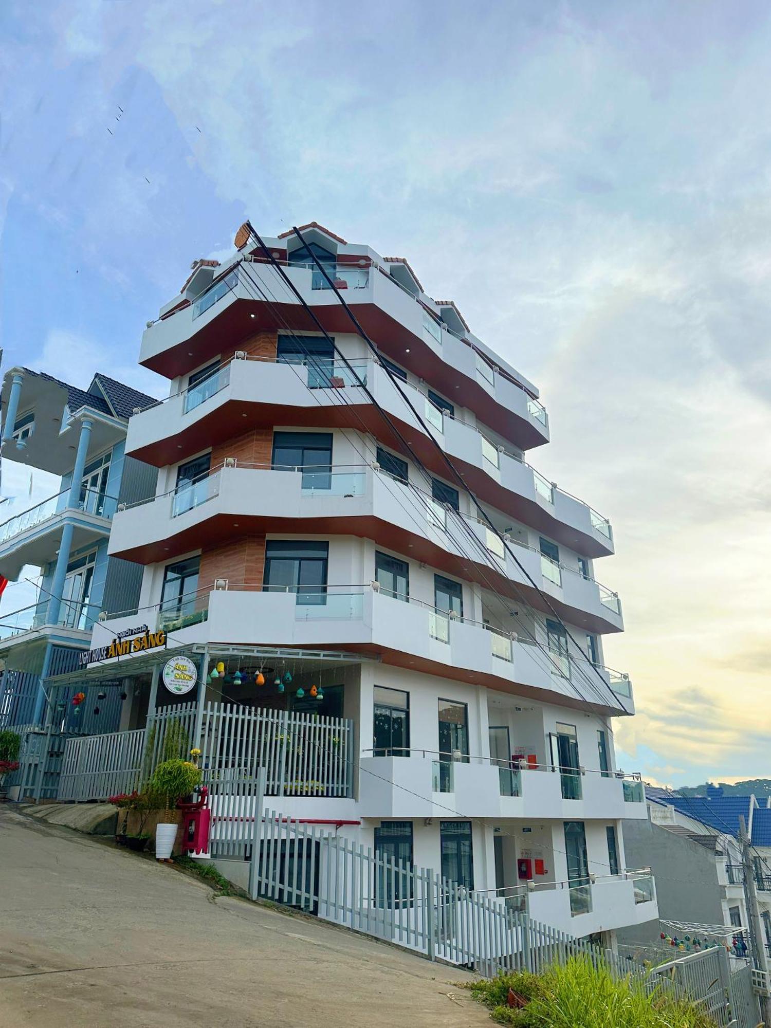 Hotel Khach San Anh Sang - Light House à Đà Lạt Extérieur photo