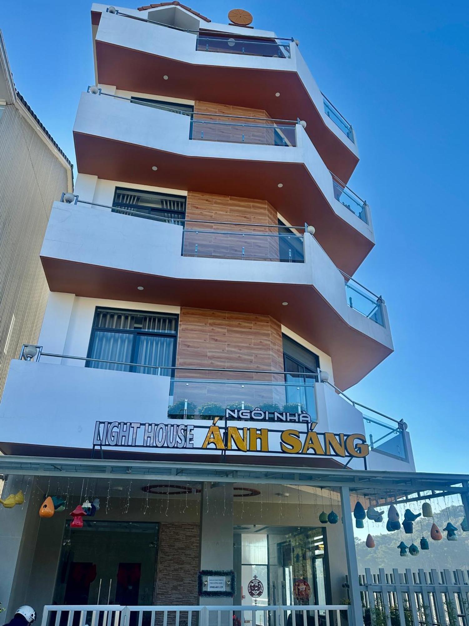 Hotel Khach San Anh Sang - Light House à Đà Lạt Extérieur photo